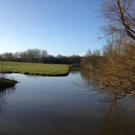 Le Clos Du Marais Frühstückspension Curzon