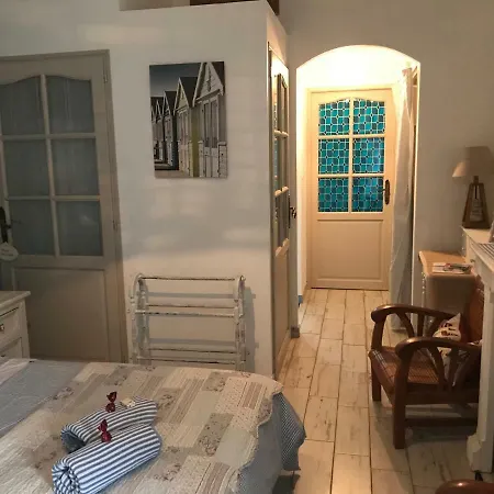 Le Clos Du Marais * Curzon